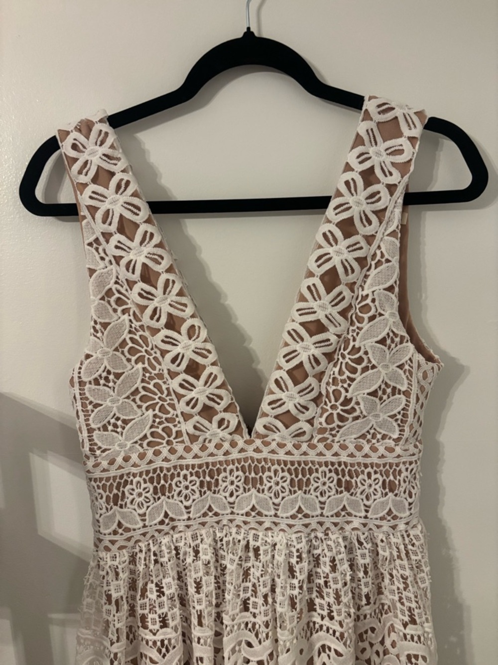 IVIVI White/nude lining Crochet Lace V-Neck Tiered Maxi Dress